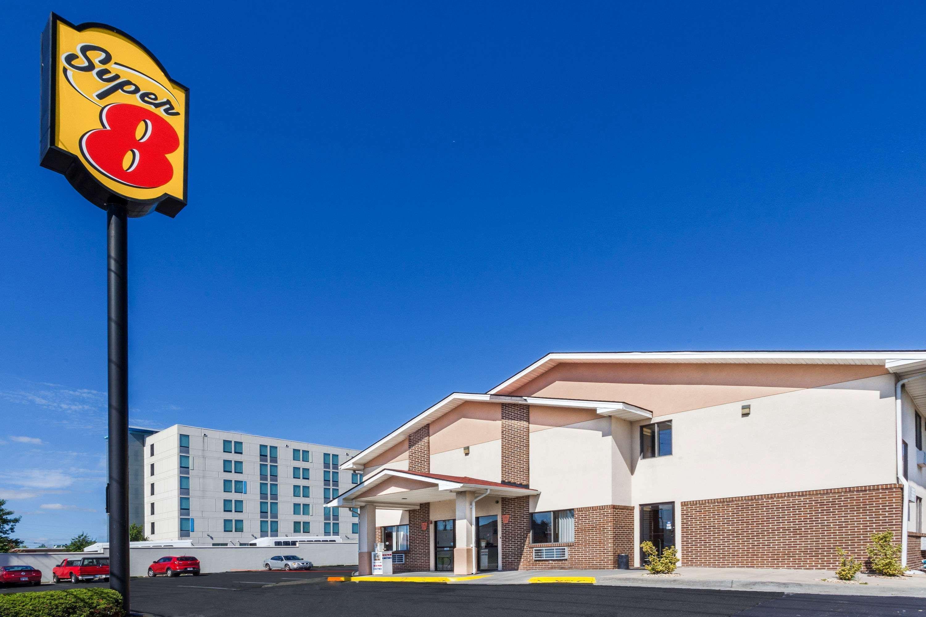 Super 8 By Wyndham Winchester Va Eksteriør billede