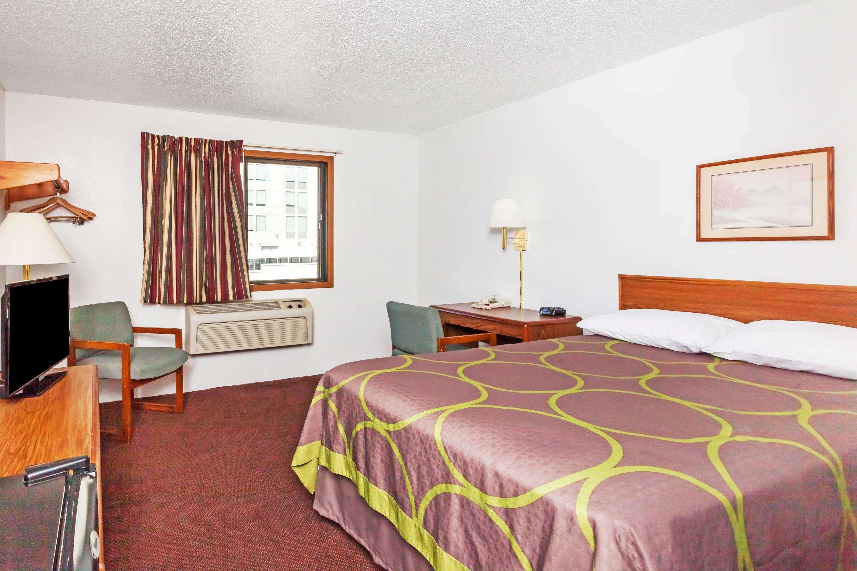 Super 8 By Wyndham Winchester Va Eksteriør billede